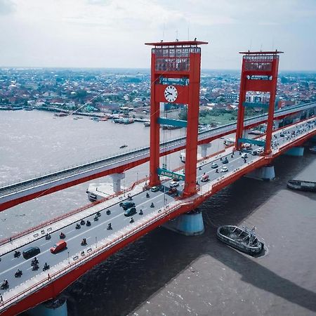 Hotel Sriwijaya 99 パレンバン エクステリア 写真
