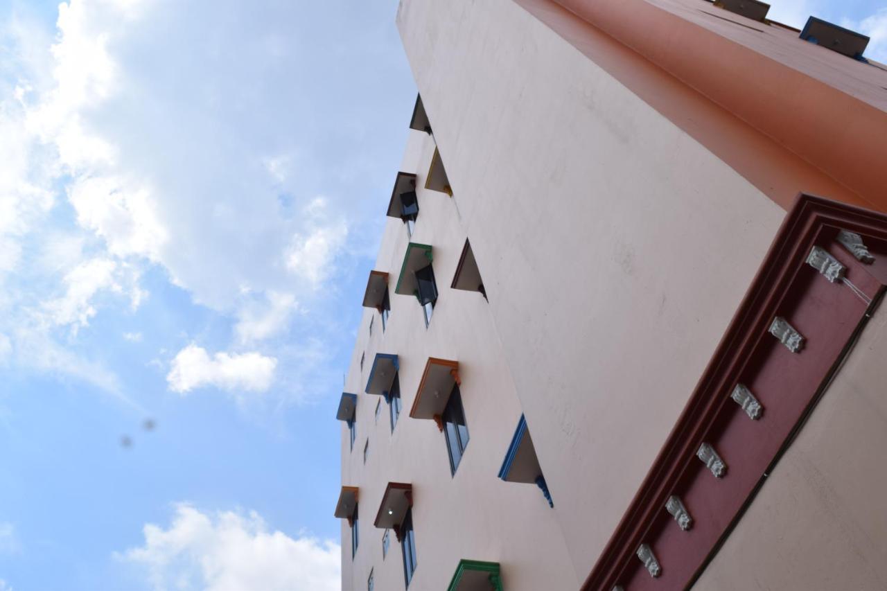 Hotel Sriwijaya 99 パレンバン エクステリア 写真