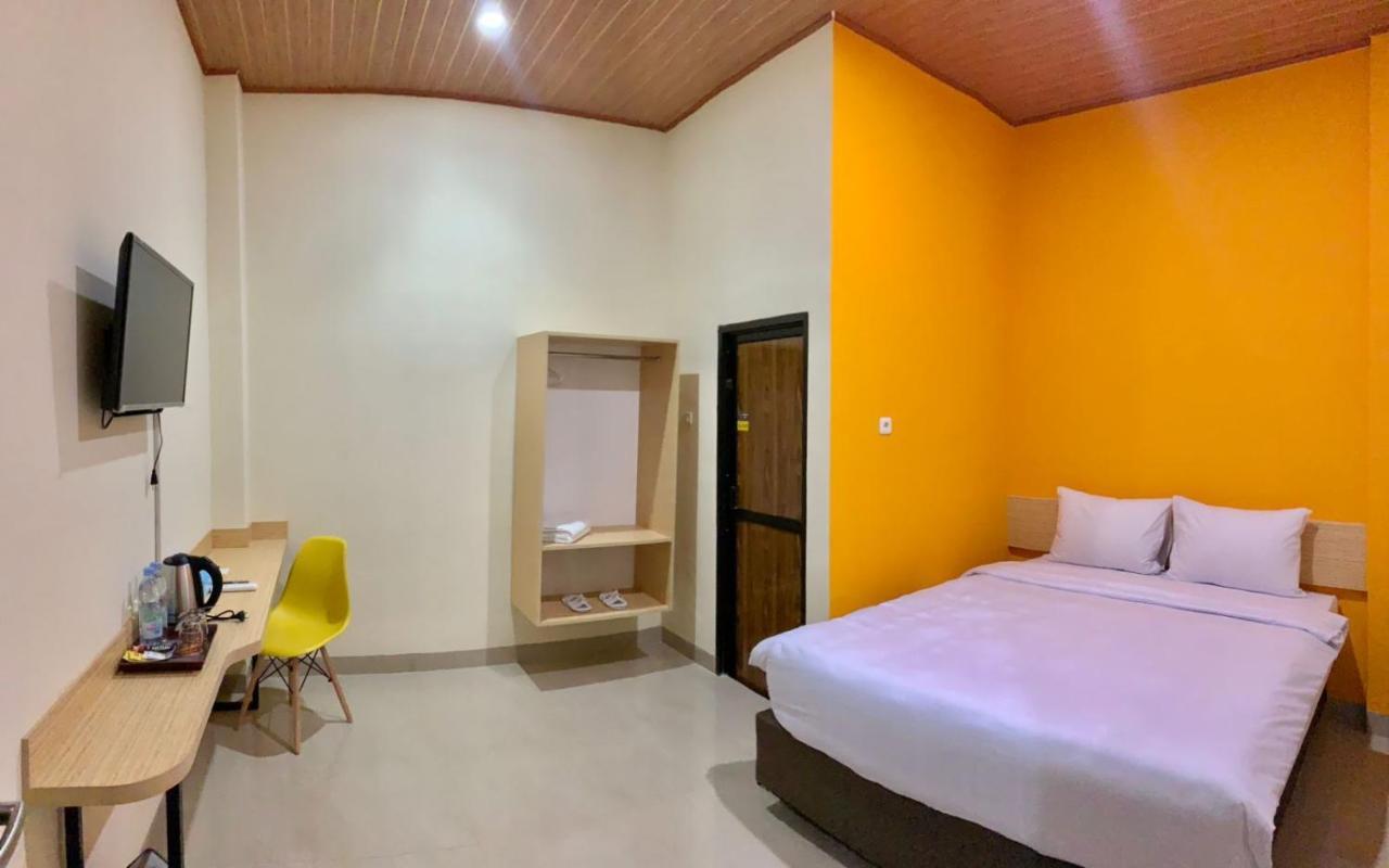 Hotel Sriwijaya 99 パレンバン エクステリア 写真